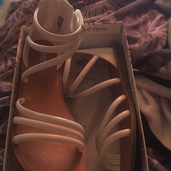 White sandals - Picture 2 of 3